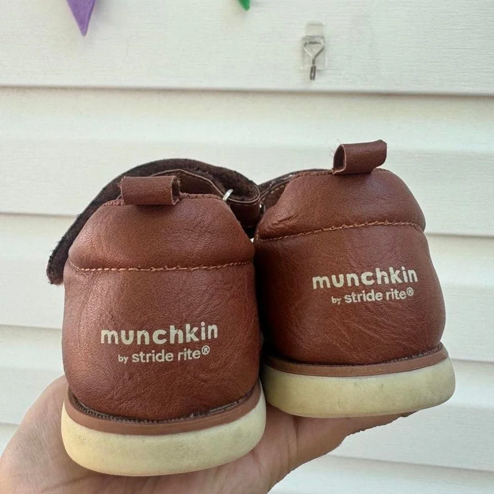 Brown leather Stride Rite Mary Janes